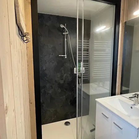 T4 - Proche De La 샬레